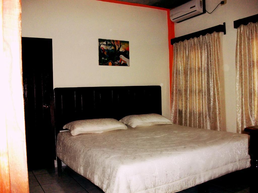 Hotel & Hostal Yaxkin Copán الغرفة الصورة