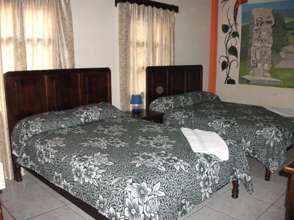 Hotel & Hostal Yaxkin Copán الغرفة الصورة